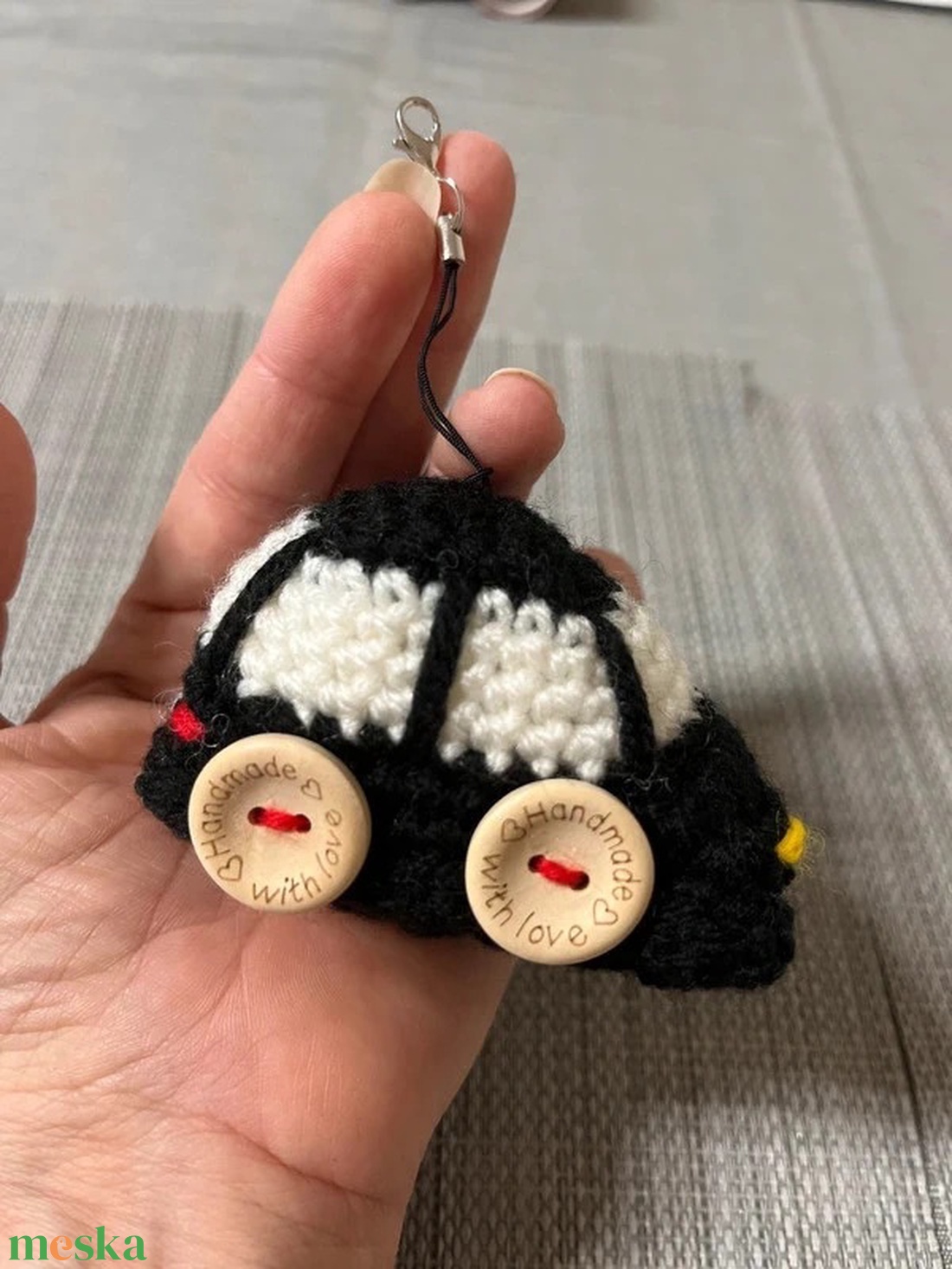Horgolt autó kulcstartó, fekete - táska & tok - kulcstartó & táskadísz - kulcstartó - Meska.hu