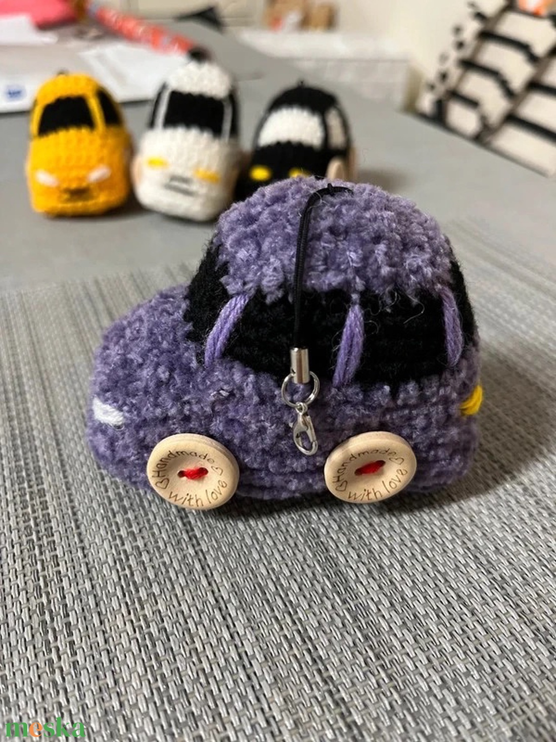 Horgolt plüss autó kulcstartó  - táska & tok - kulcstartó & táskadísz - kulcstartó - Meska.hu