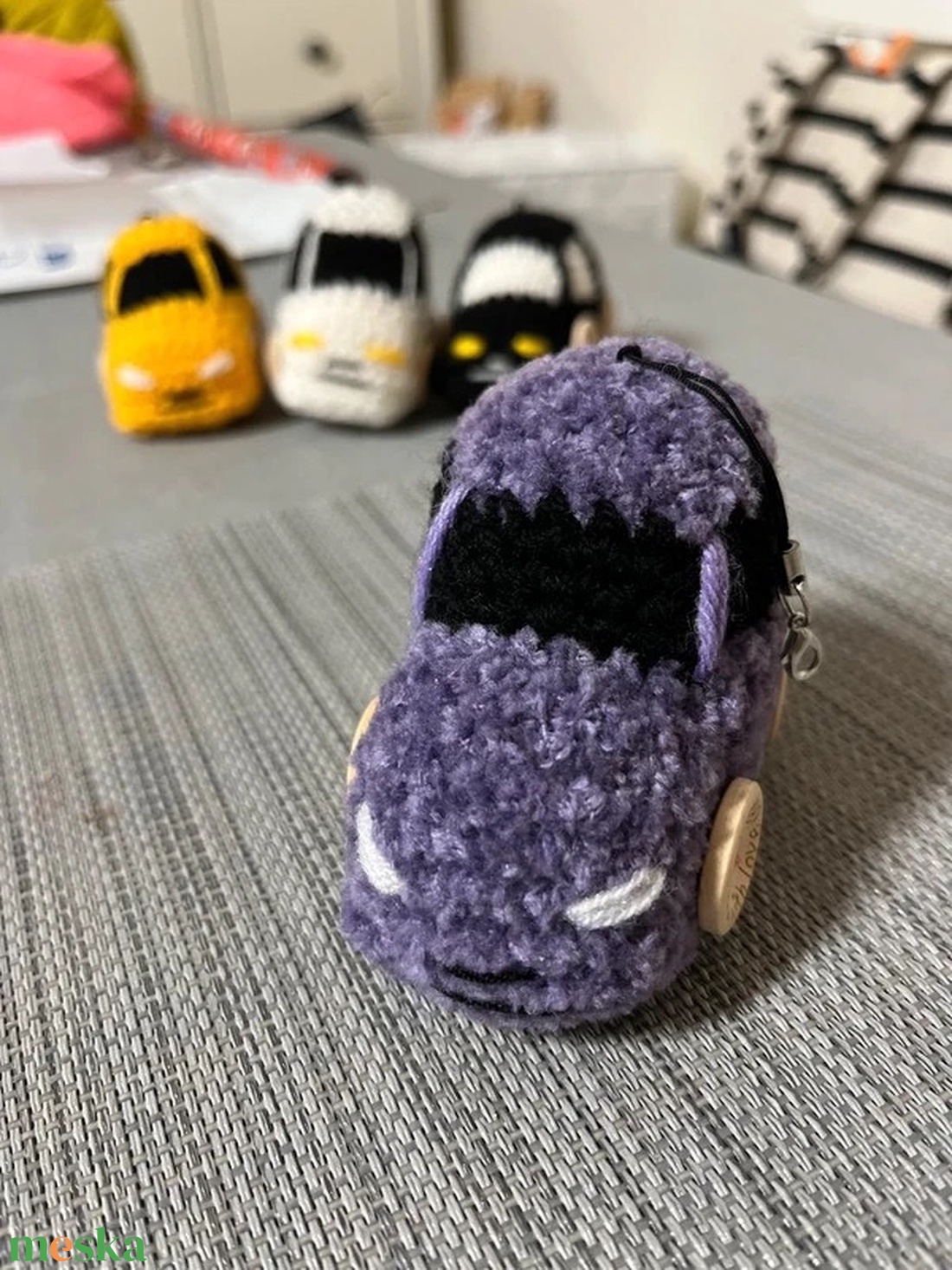 Horgolt plüss autó kulcstartó  - táska & tok - kulcstartó & táskadísz - kulcstartó - Meska.hu