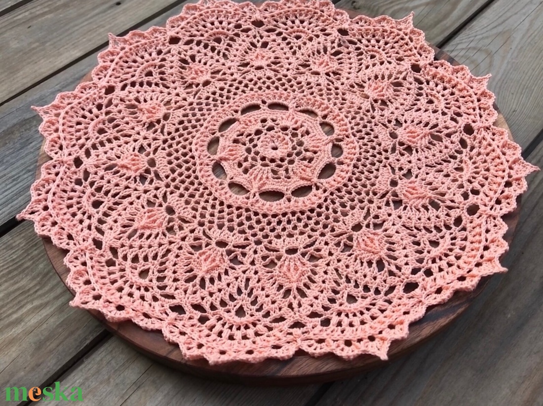 Modern horgolt csipke terítő - mandala 3D elemekkel - otthon & életmód - lakástextil - abrosz, terítő - díszterítő polcra, komódra - Meska.hu