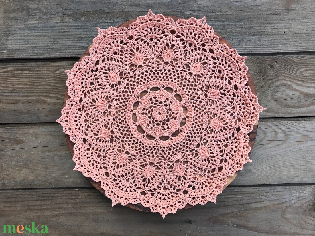 Modern horgolt csipke terítő - mandala 3D elemekkel - otthon & életmód - lakástextil - abrosz, terítő - díszterítő polcra, komódra - Meska.hu