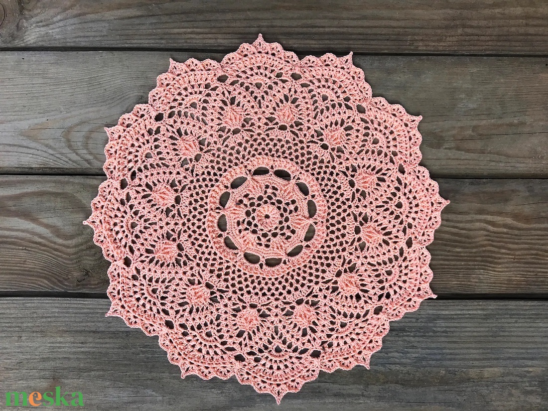 Modern horgolt csipke terítő - mandala 3D elemekkel - otthon & életmód - lakástextil - abrosz, terítő - díszterítő polcra, komódra - Meska.hu