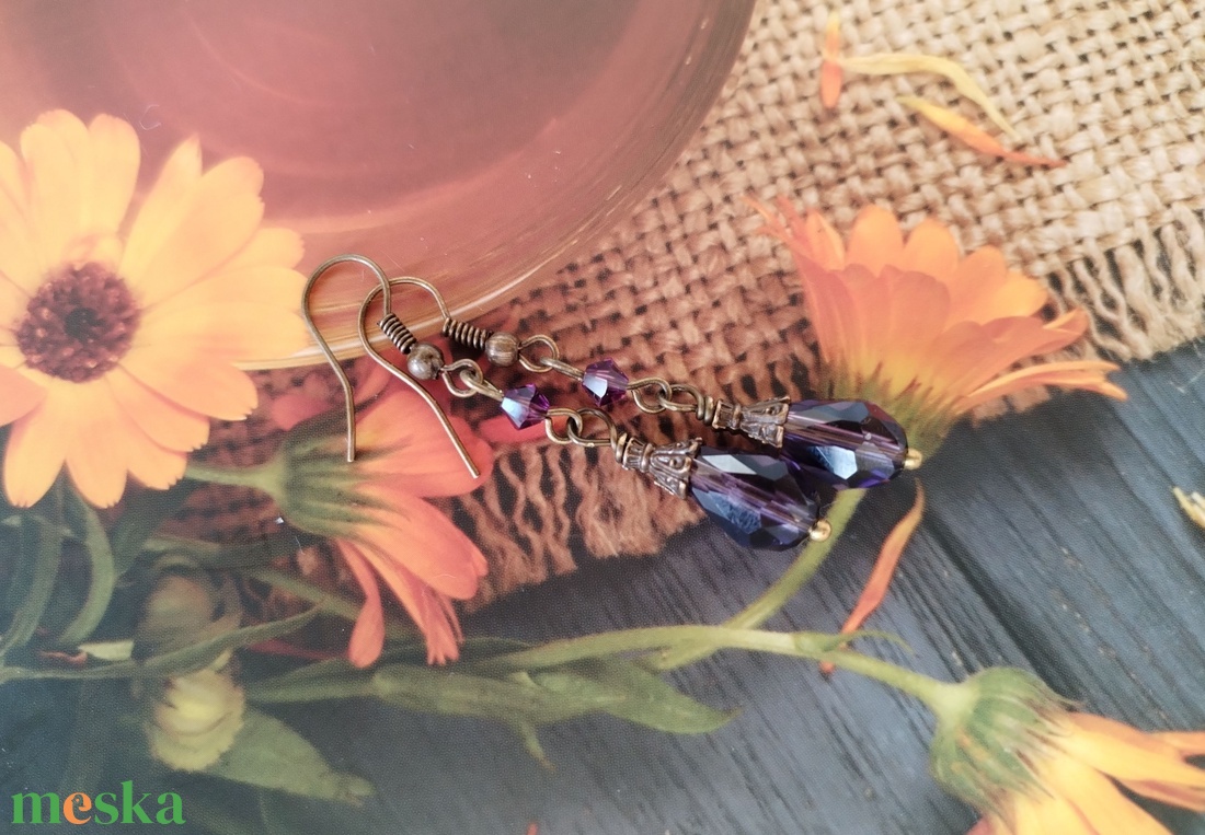 Lila üveg csepp fülbevaló - sötétlila üveg csepp és swarovski ametiszt kristály - ékszer - fülbevaló - lógó csepp fülbevaló - Meska.hu