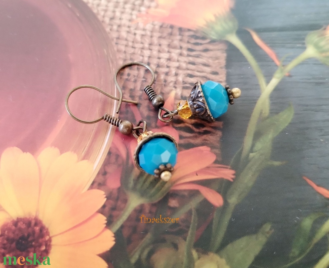 Kék és sárga üveggyöngy fülbevaló - ékszer - fülbevaló - lógó fülbevaló - Meska.hu Kék és sárga üveggyöngy fülbevaló - ékszer - fülbevaló - lógó fülbevaló - Meska.hu