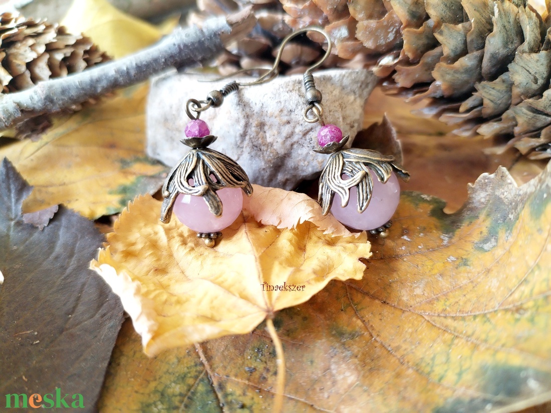 Rózsakvarc és rubin fülbevaló - ékszer - fülbevaló - lógó fülbevaló - Meska.hu