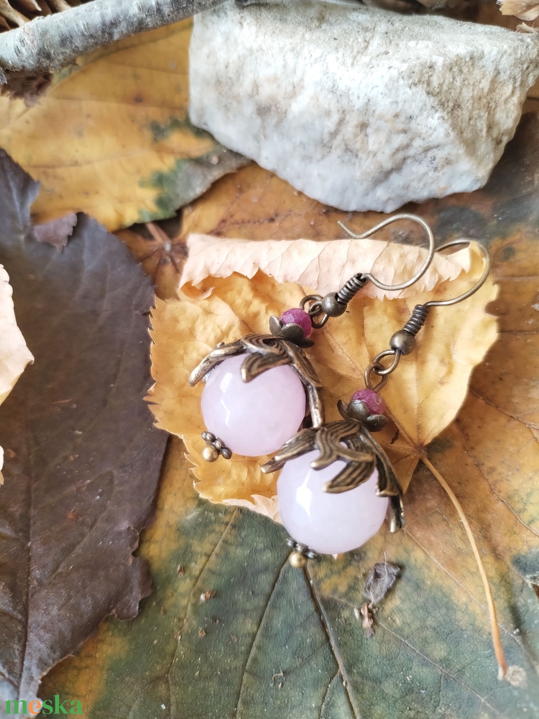 Rózsakvarc és rubin fülbevaló - ékszer - fülbevaló - lógó fülbevaló - Meska.hu