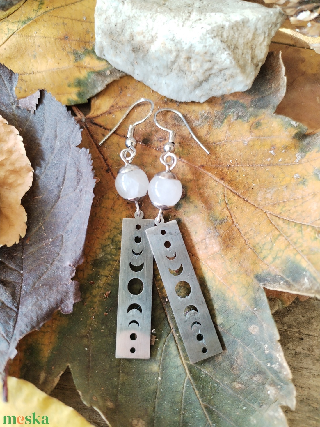 Holdfázis acél fülbevaló - fehér holdkő - ékszer - fülbevaló - lógó fülbevaló - Meska.hu