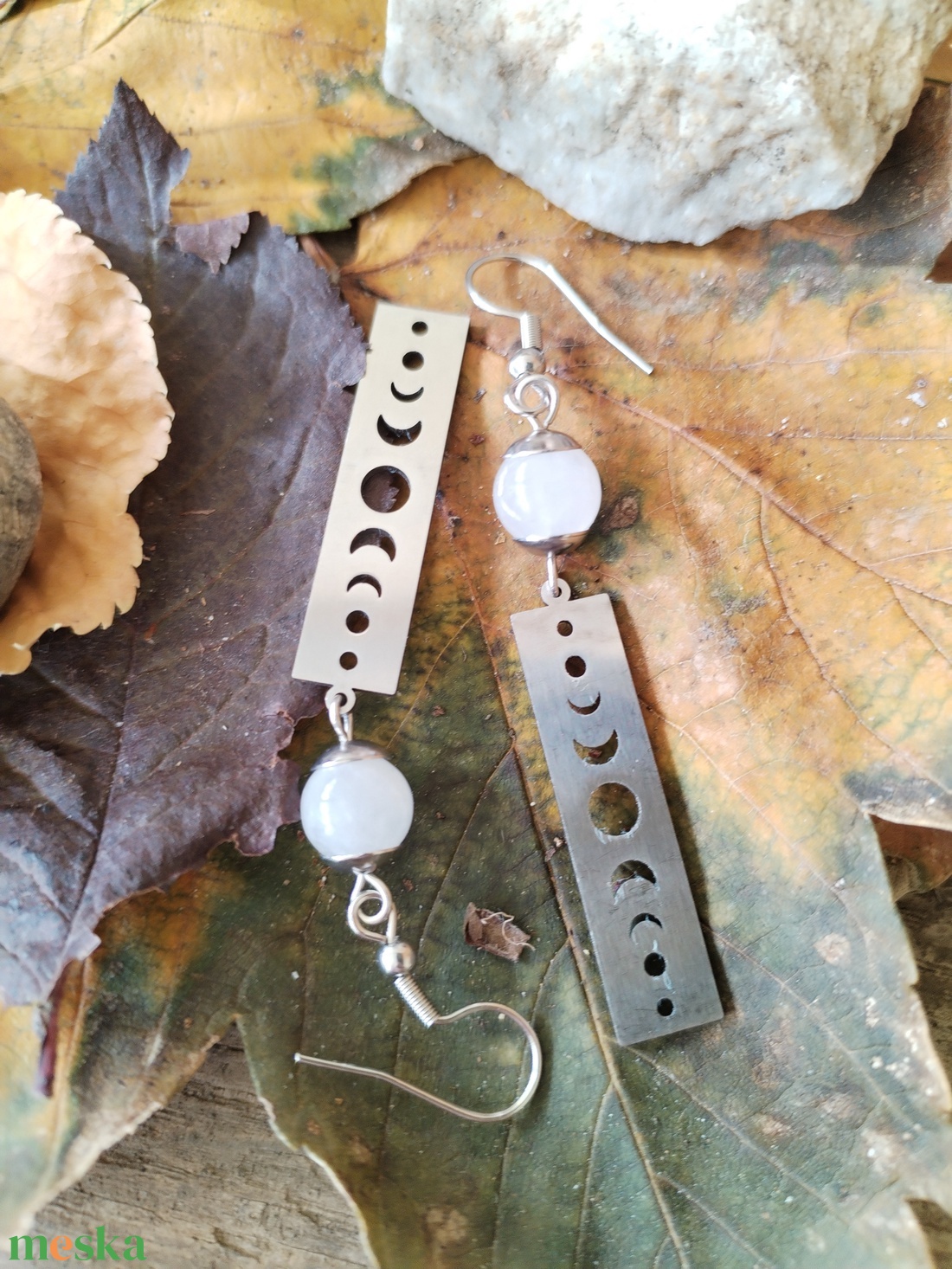Holdfázis acél fülbevaló - fehér holdkő - ékszer - fülbevaló - lógó fülbevaló - Meska.hu