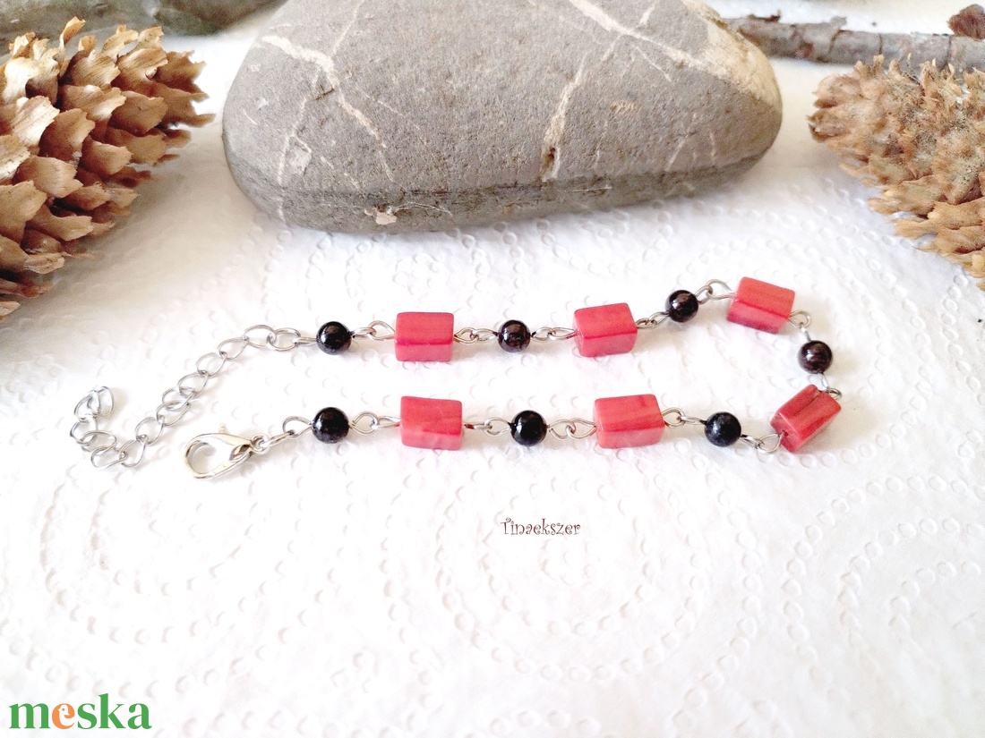 Korall és gránát acél karkötő - ékszer - karkötő - ásványkarkötő - Meska.hu