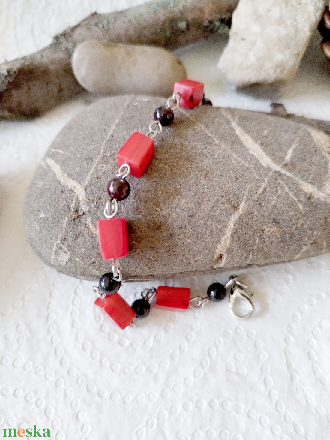 Korall és gránát acél karkötő - ékszer - karkötő - ásványkarkötő - Meska.hu