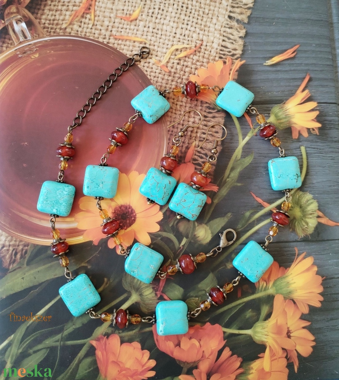Türkinit és karneol ékszerszett - türkiz színű howlit, narancssárga karneol, borostyán sárga üveggyöngy - ékszer - ékszerszett - Meska.hu