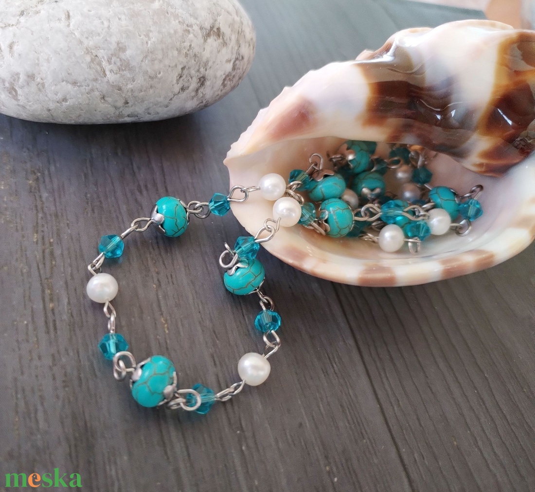 Türkinit és gyöngy acél nyaklánc - türkiz színű howlit, üveggyöngy és édesvízi tenyészett gyöngy - ékszer - nyaklánc - gyöngyös nyaklánc - Meska.hu