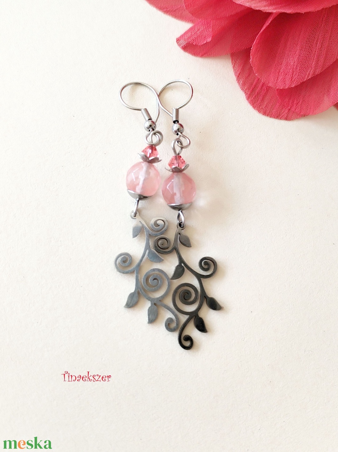 Acél indás cseresznyekvarc és swarovski kristály fülbevaló - rózsaszín, ezüst színű - ékszer - fülbevaló - lógó fülbevaló - Meska.hu