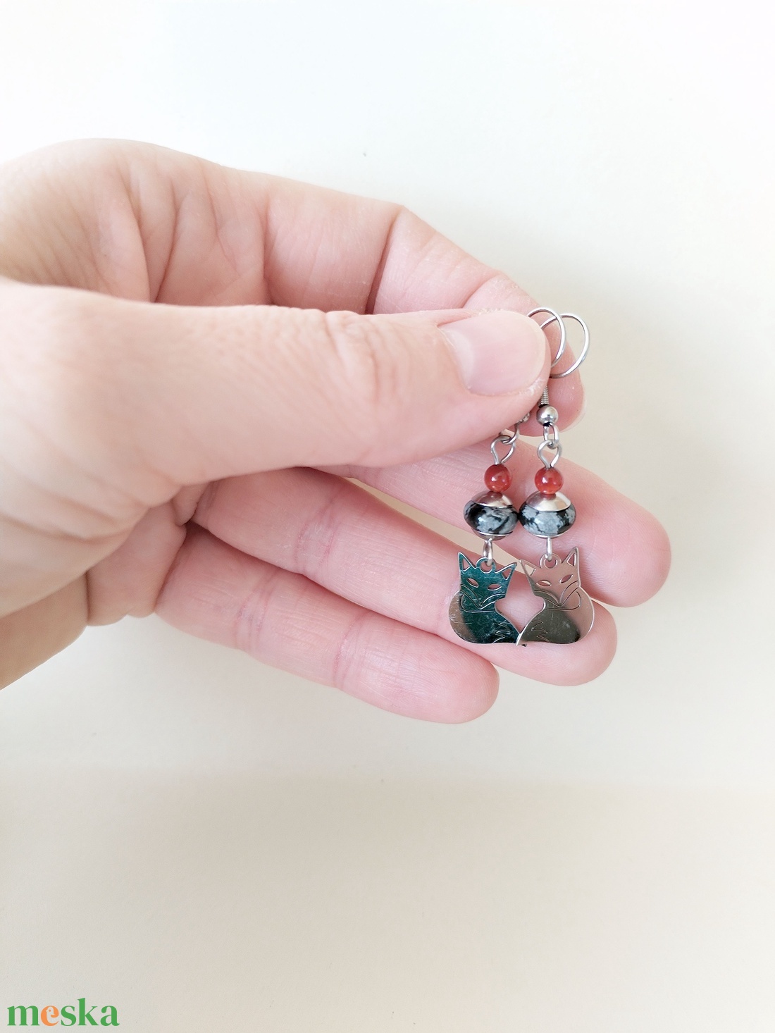 Acél róka fülbevaló - hópehely obszidián és narancssárga karneol achát - ékszer - fülbevaló - lógó fülbevaló - Meska.hu