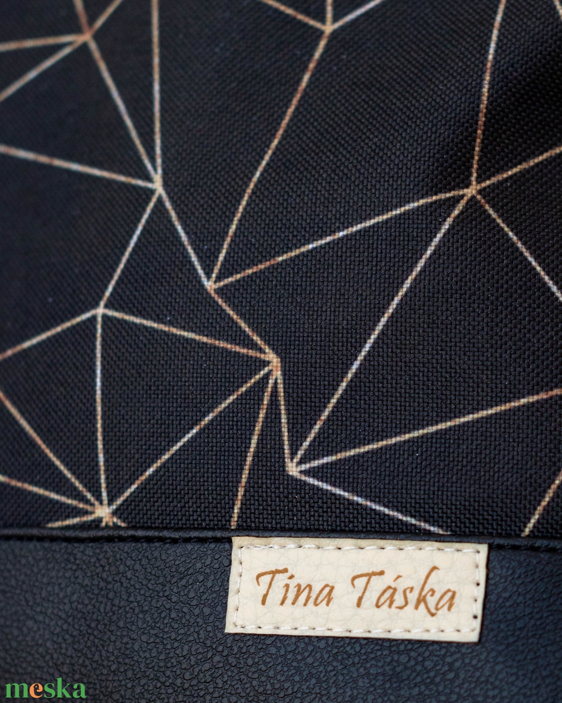 Fekete, geometriai mintás hátizsák - táska & tok - hátizsák - hátizsák - Meska.hu