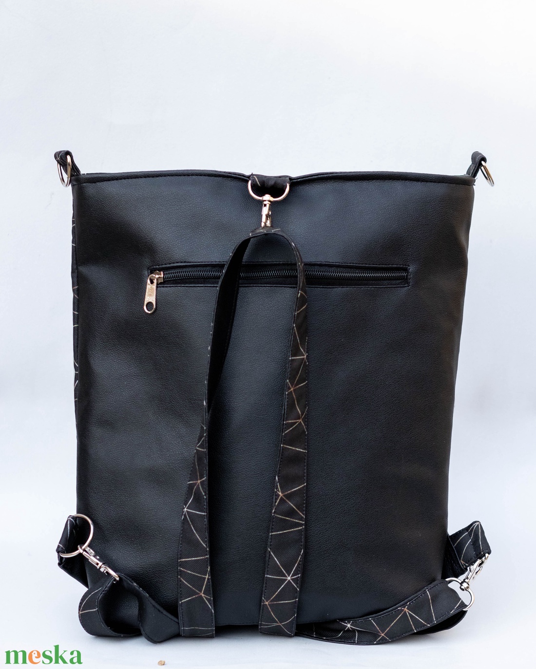 Fekete, geometriai mintás hátizsák - táska & tok - hátizsák - hátizsák - Meska.hu