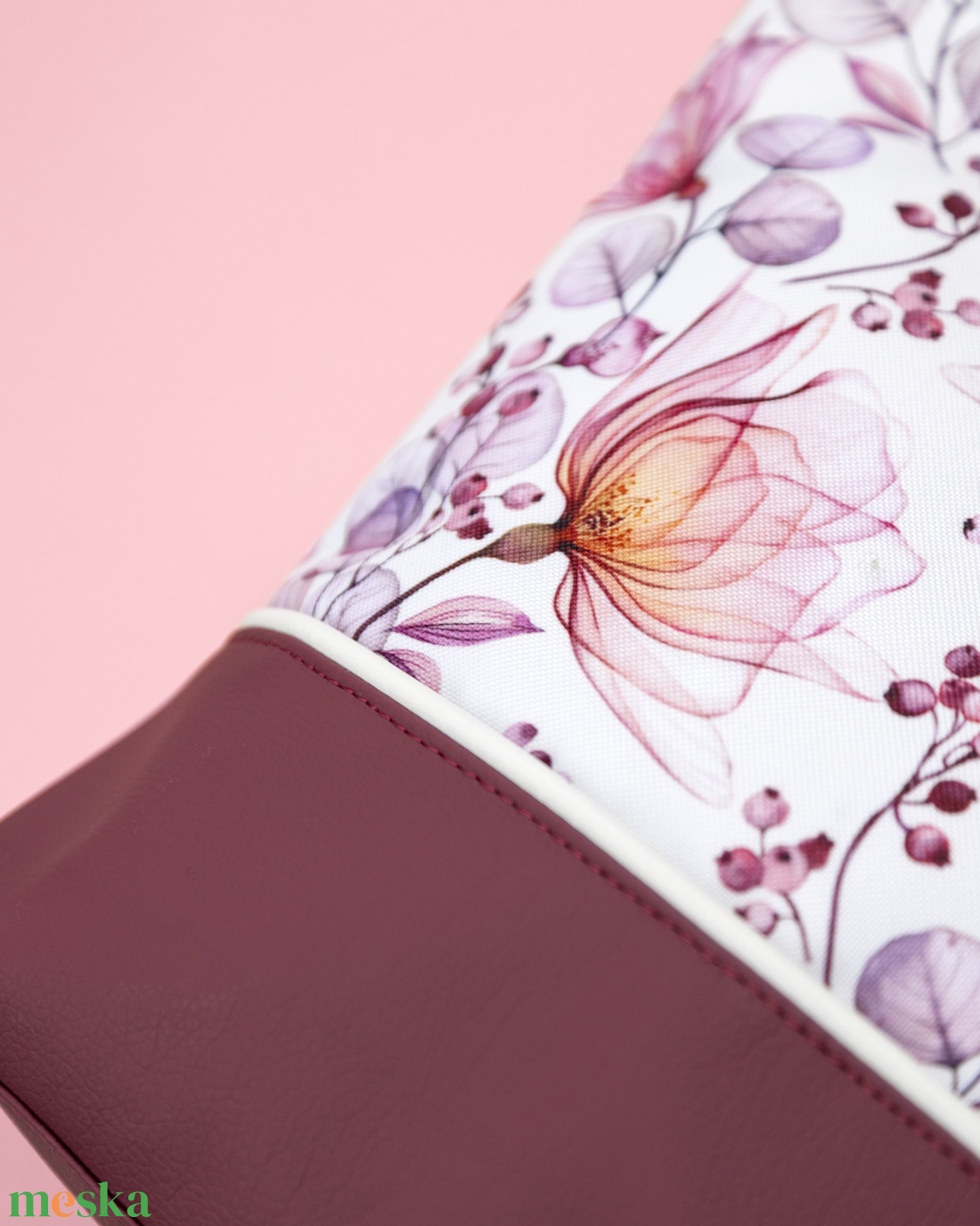 Kis méretű, rózsaszín virágos oldaltáska - táska & tok - kézitáska & válltáska - vállon átvethető táska - Meska.hu