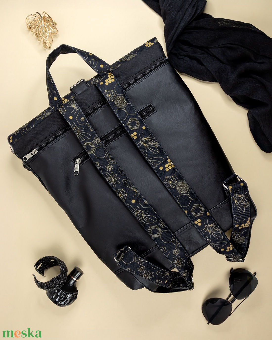 Fekete - arany, méhecskés roll top táska - táska & tok - hátizsák - roll top hátizsák - Meska.hu