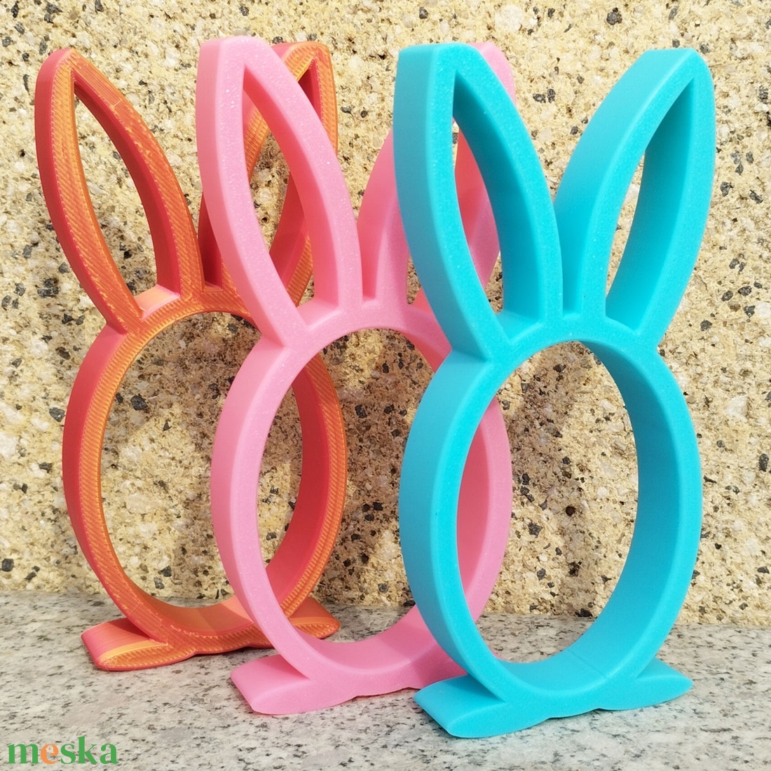 Kindertojás tartó Húsvéti Nyuszi figura 3 színben ajándékozáshoz pénzátadáshoz (kék, rózsaszín, arany-piros) - ünnepi díszek, dekorációk - húsvéti díszek és dekorációk - húsvéti ajándékátadó - Meska.hu