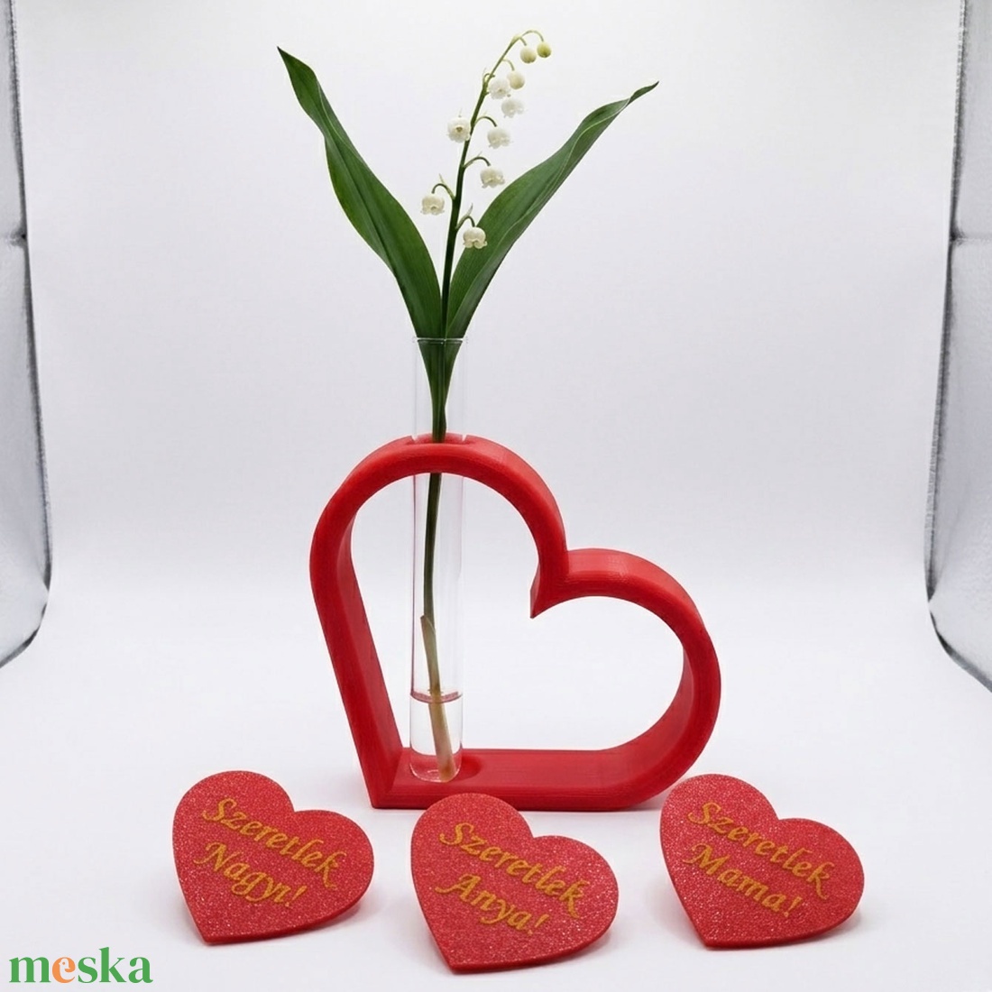 Szív alakú virágtartó üveg kémcsővel szeretlek mama felirattal mamának, de a felirat szabadon változtatható! - otthon & életmód - virágdekoráció - virágtartó - váza - Meska.hu