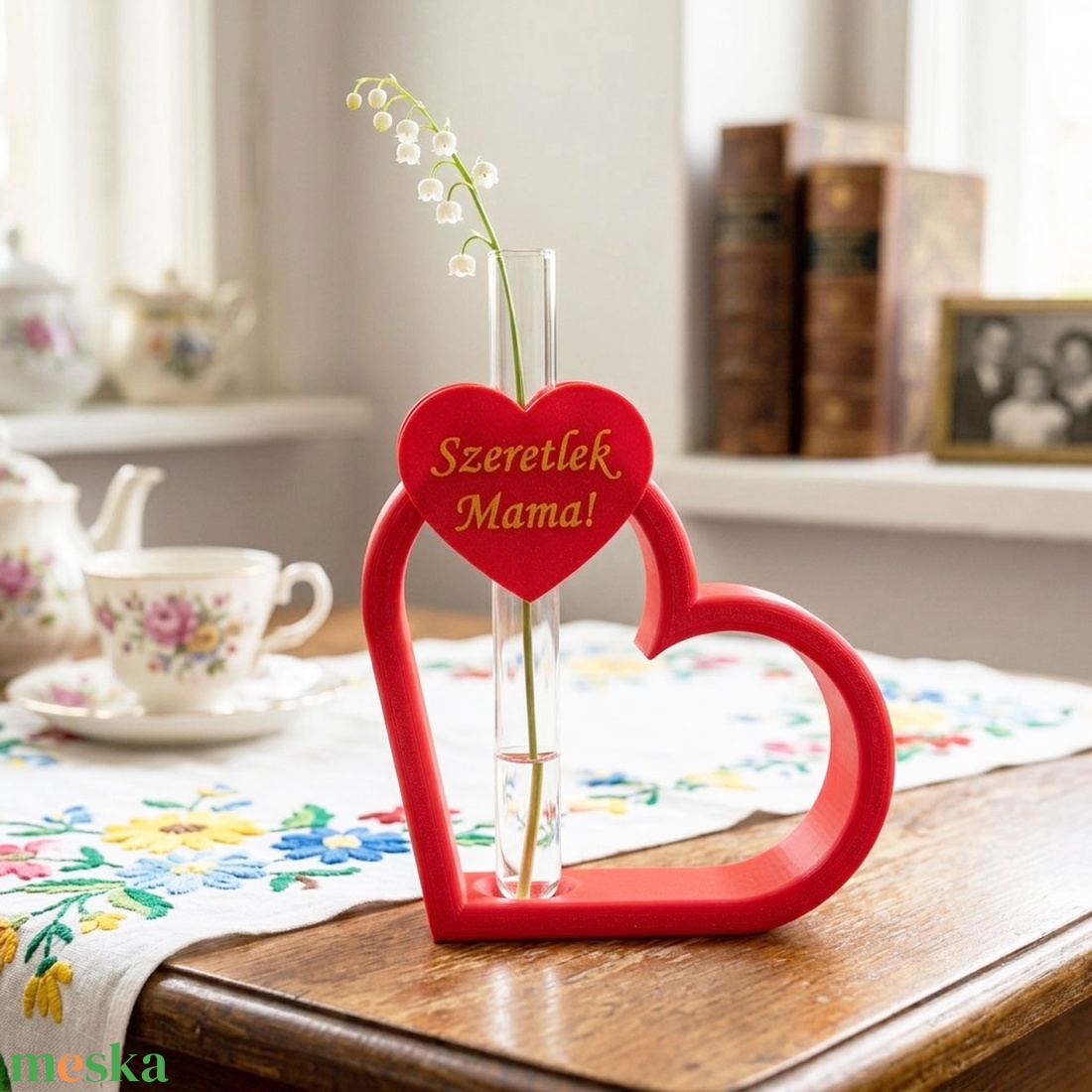 Szív alakú virágtartó üveg kémcsővel szeretlek mama felirattal mamának, de a felirat szabadon változtatható! - otthon & életmód - virágdekoráció - virágtartó - váza - Meska.hu