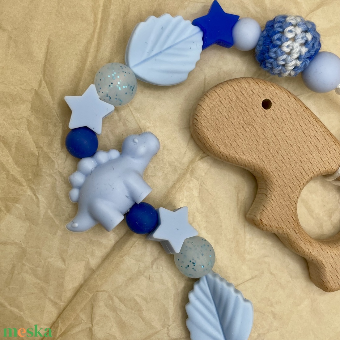 Kék dínós rágcsalánc - játék & sport - 3 éves kor alattiaknak - rágcsalánc - Meska.hu