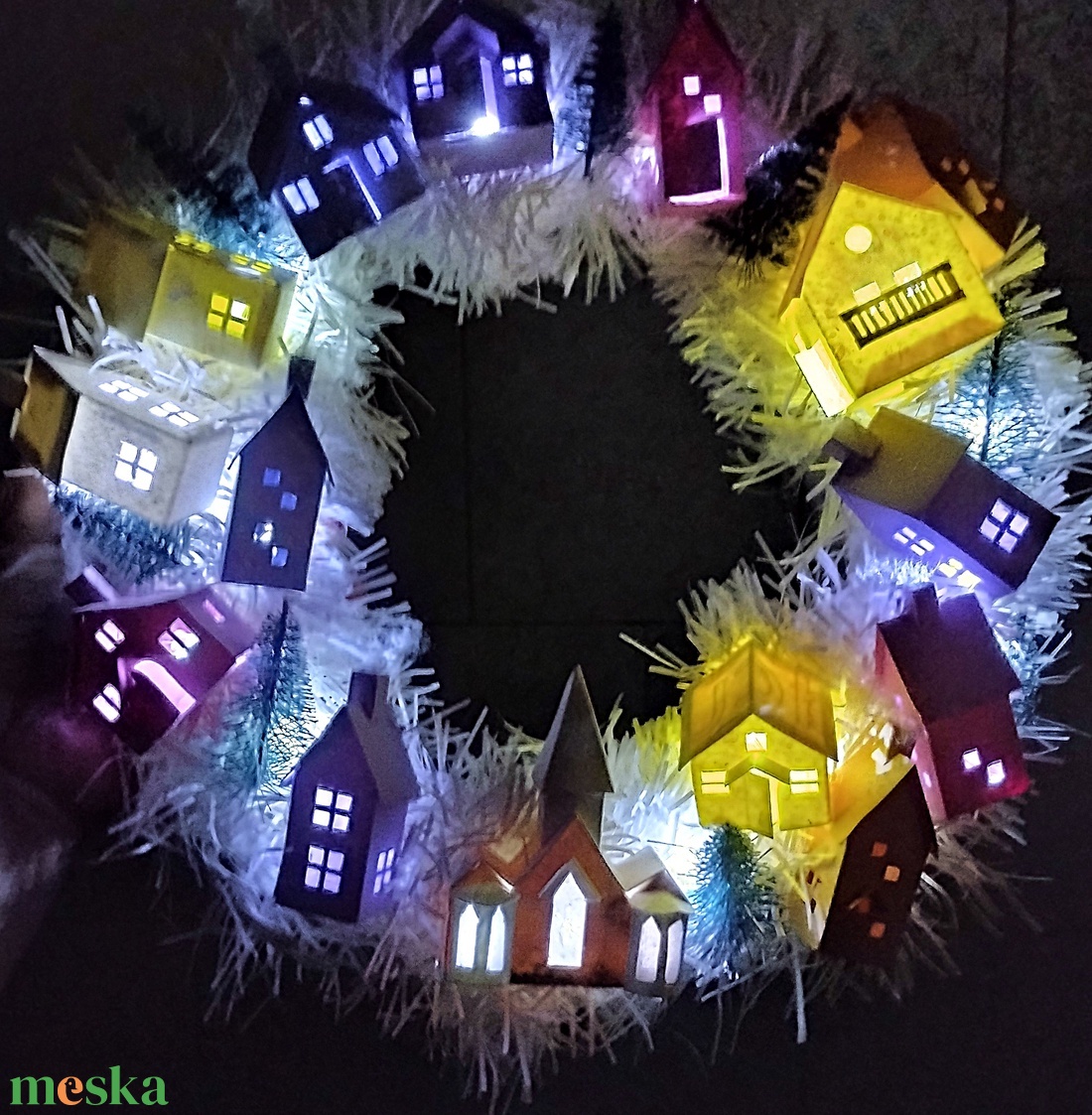 Fehér adventi koszorú világítással - karácsony - karácsonyi lakásdekoráció - karácsonyi lakásdíszek - Meska.hu