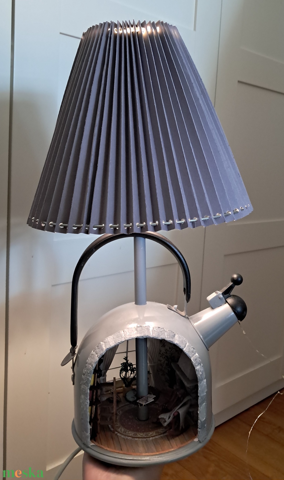 Egy manó szobája az asztalilámpában - otthon & életmód - lámpa - hangulatlámpa - Meska.hu