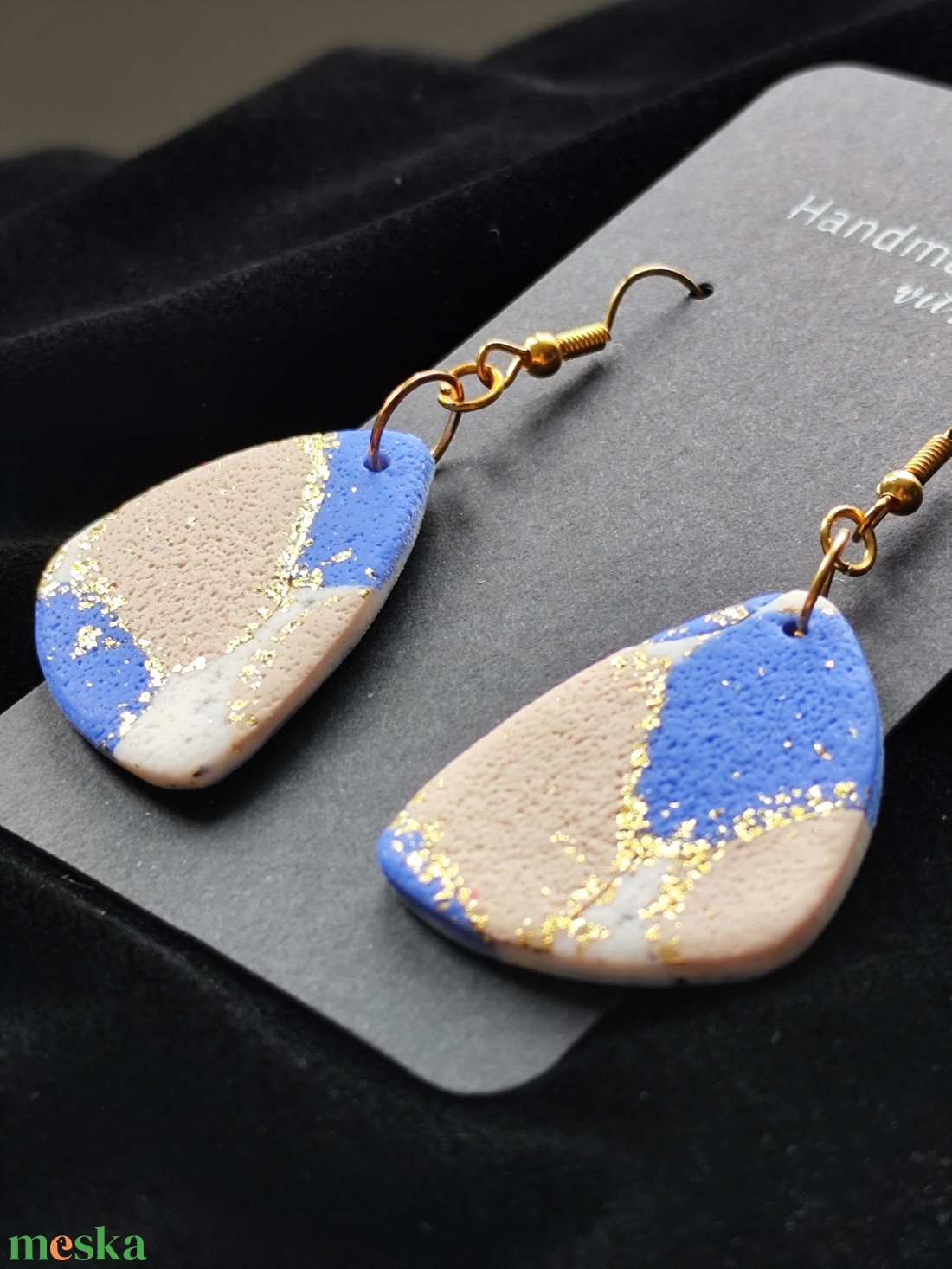 Kék - bézs fülbevaló  - ékszer - fülbevaló - lógó fülbevaló - Meska.hu