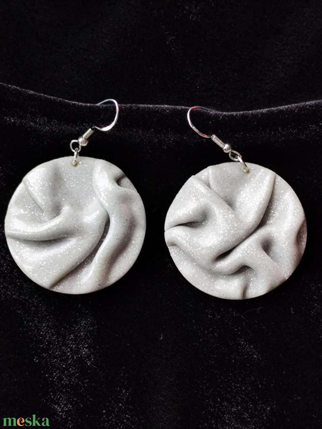 Ezüst gyűrött fülbevaló  - ékszer - fülbevaló - lógós kerek fülbevaló - Meska.hu