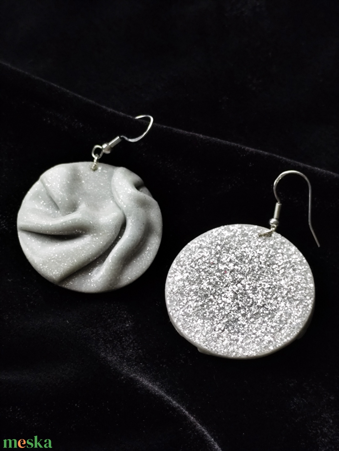 Ezüst gyűrött fülbevaló  - ékszer - fülbevaló - lógós kerek fülbevaló - Meska.hu