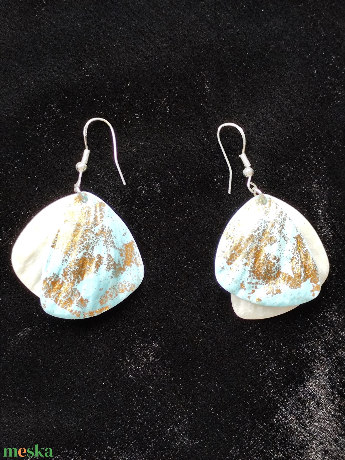 Kék/gyöngyház fülbevaló  - ékszer - fülbevaló - lógó fülbevaló - Meska.hu