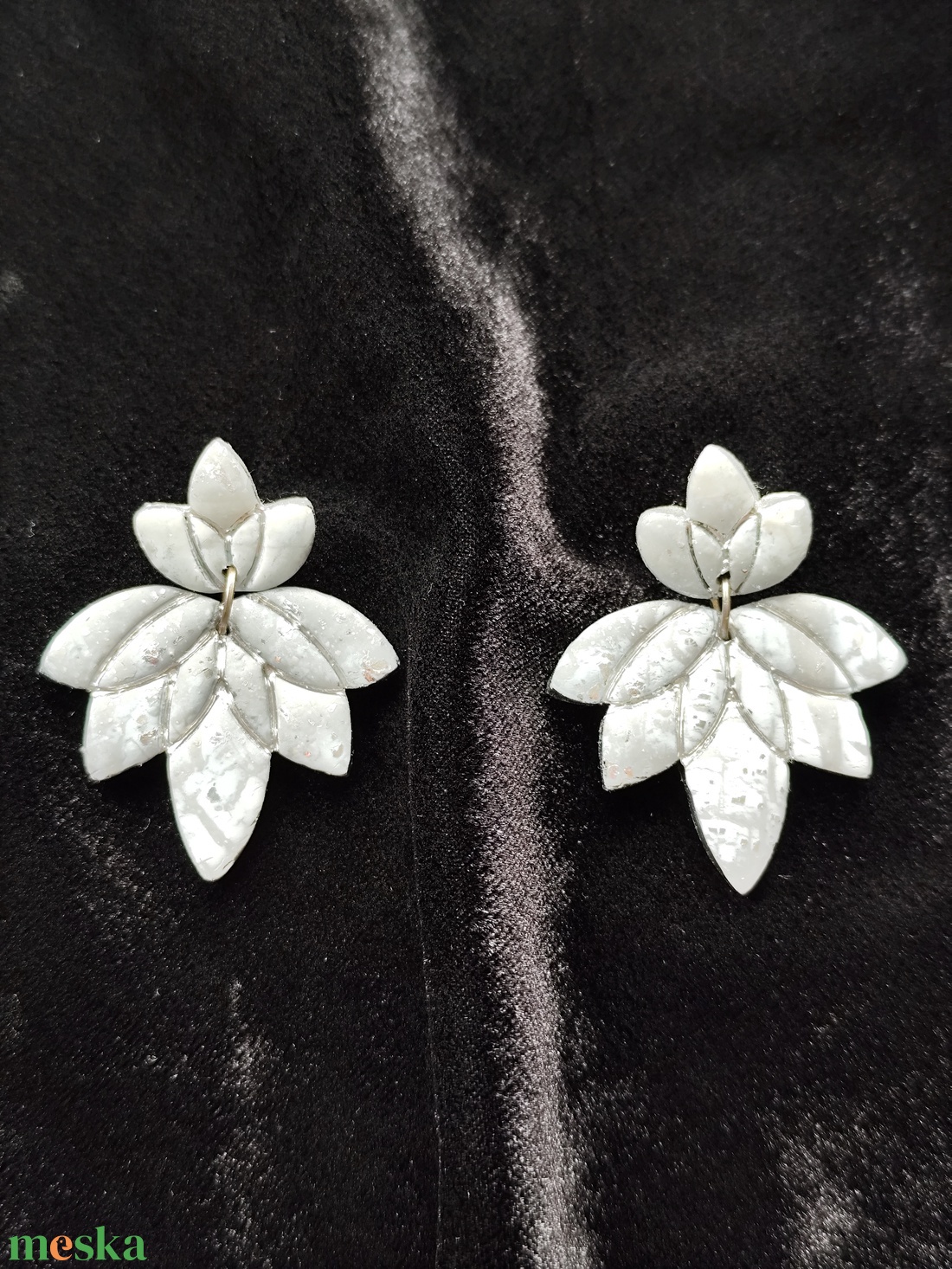 Ezüst/szürke fülbevaló  - ékszer - fülbevaló - lógó fülbevaló - Meska.hu