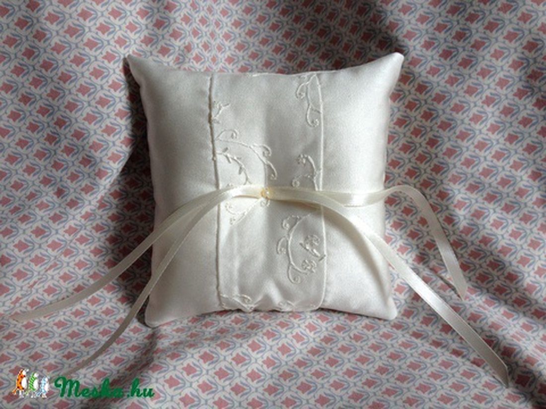Ekrü színű csipkés gyűrűpárna -  - Meska.hu