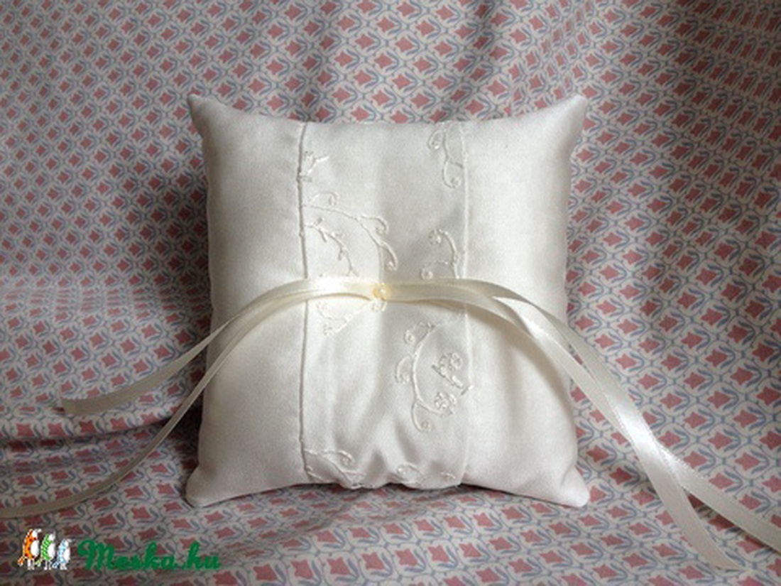 Ekrü színű csipkés gyűrűpárna -  - Meska.hu