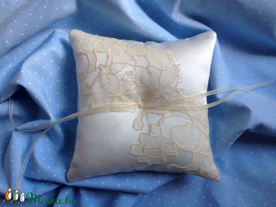 Vintage hangulatú csipkés gyűrűpárna -  - Meska.hu