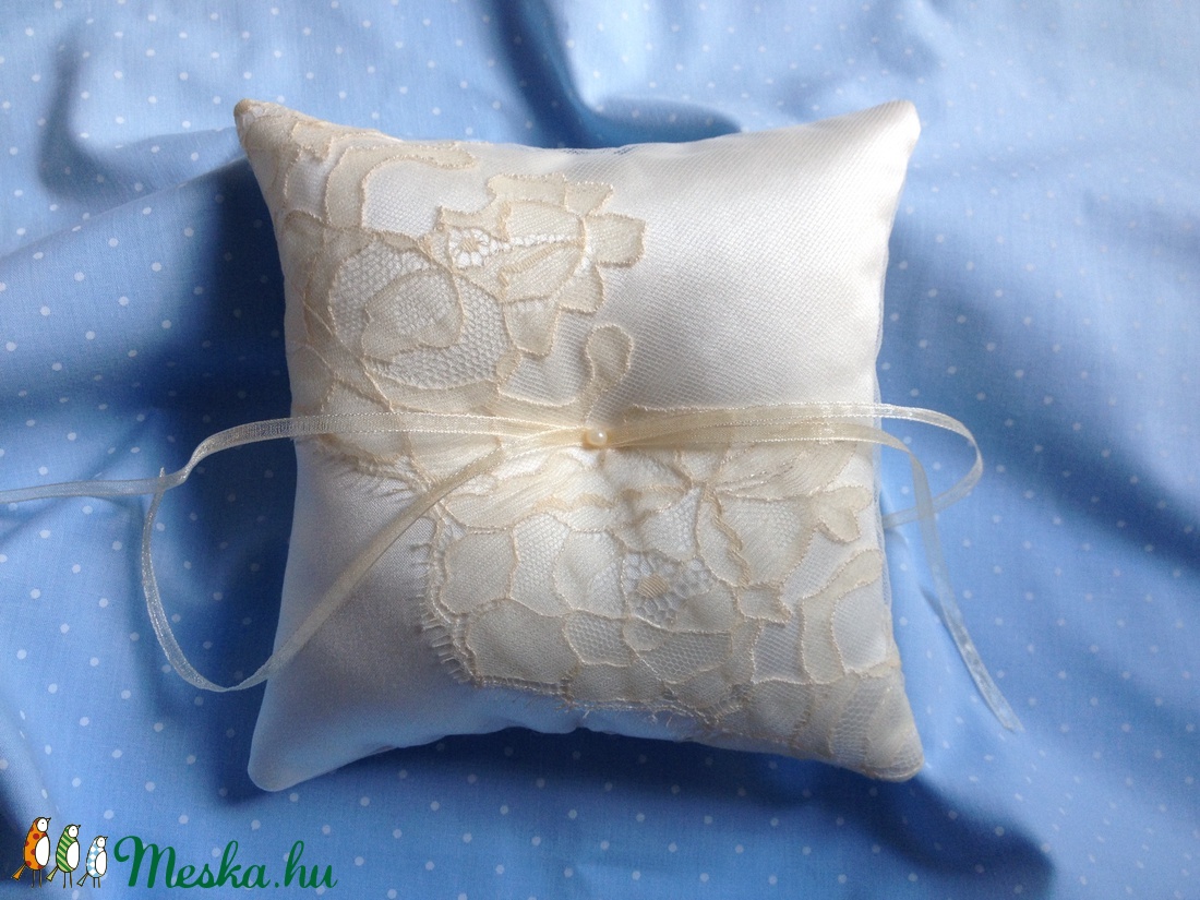Vintage hangulatú csipkés gyűrűpárna -  - Meska.hu