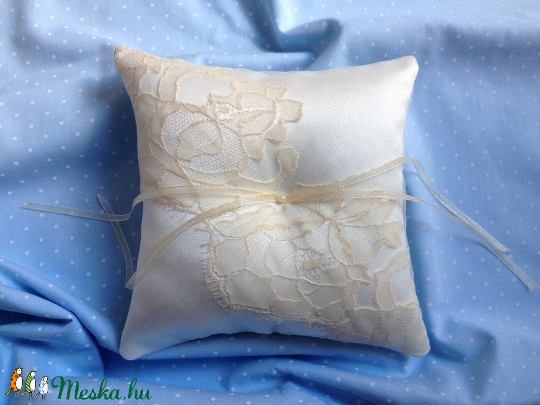 Vintage hangulatú csipkés gyűrűpárna -  - Meska.hu