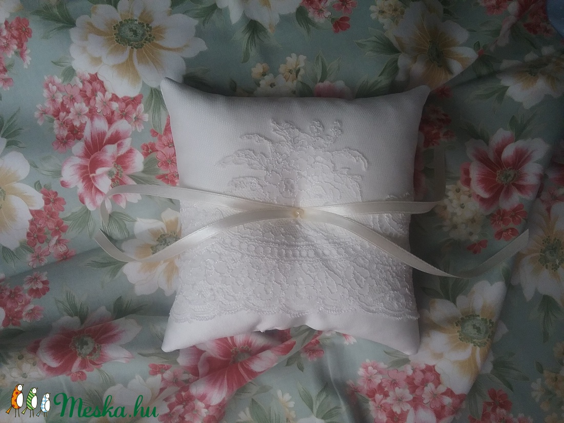 Vintage hangulatú csipkés gyűrűpárna -  - Meska.hu