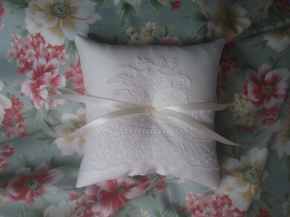 Vintage hangulatú csipkés gyűrűpárna -  - Meska.hu