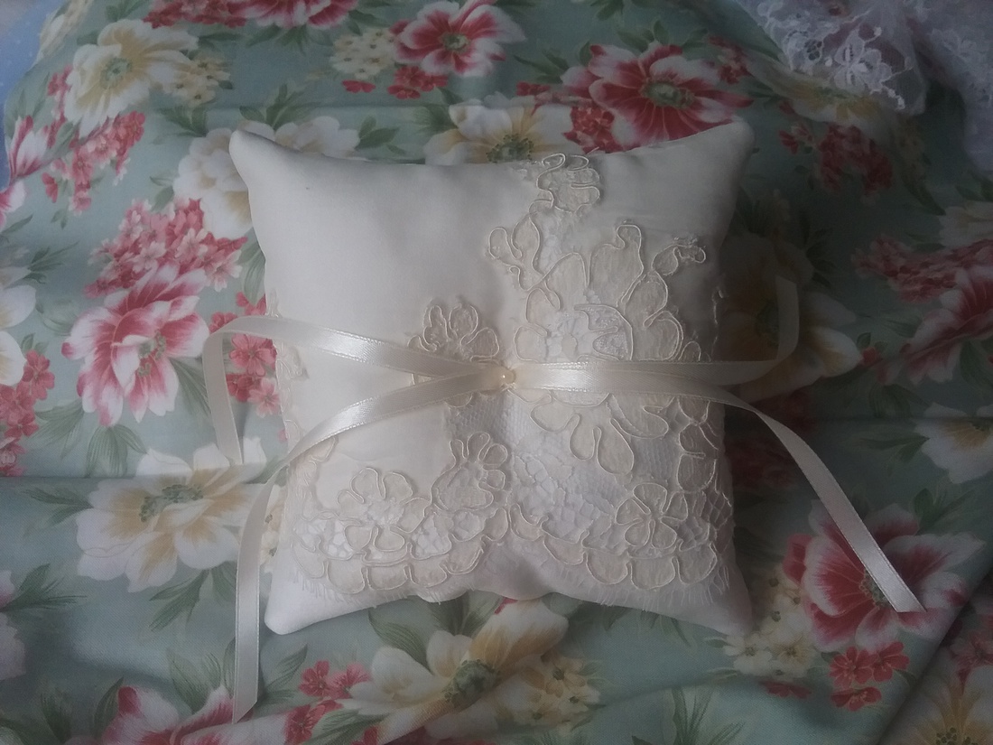 Vintage hangulatú csipkés gyűrűpárna -  - Meska.hu