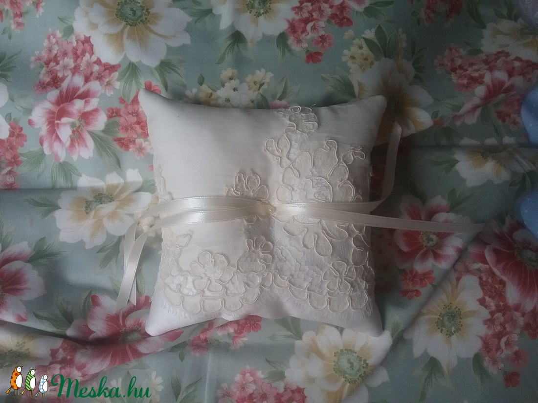 Vintage hangulatú csipkés gyűrűpárna -  - Meska.hu