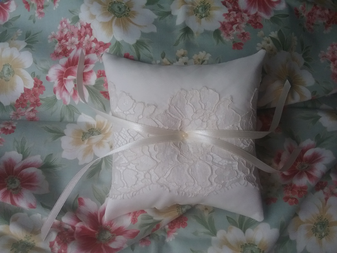 Vintage hangulatú csipkés gyűrűpárna -  - Meska.hu