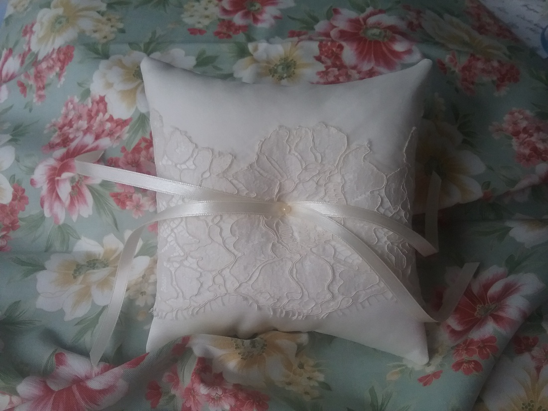 Vintage hangulatú csipkés gyűrűpárna -  - Meska.hu