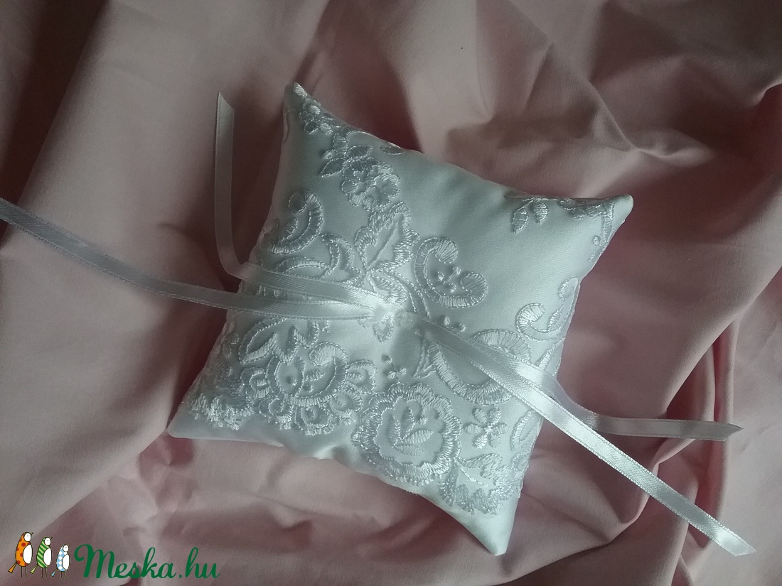 Hófehér csipkés gyűrűpárna -  - Meska.hu