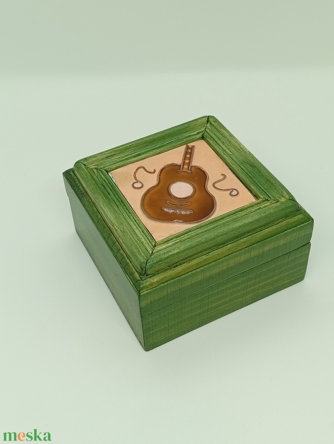  Fa doboz-gitár tűzzománc betéttel pengetőknek - ékszer - ékszertartó - ékszerdoboz - Meska.hu