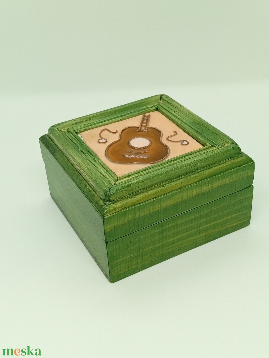  Fa doboz-gitár tűzzománc betéttel pengetőknek - ékszer - ékszertartó - ékszerdoboz - Meska.hu