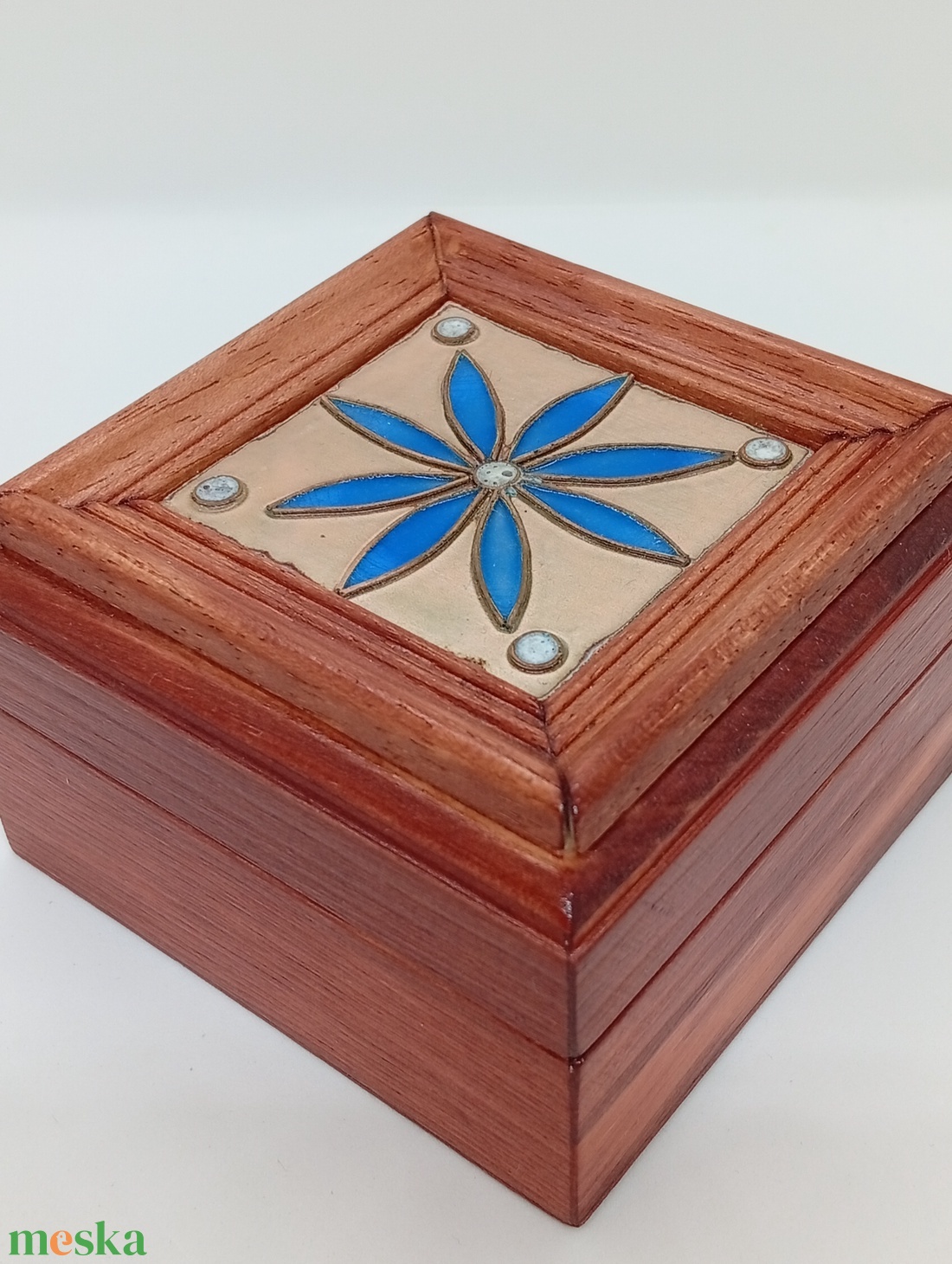 Virágos  fa ékszerdoboz-kézzel készült tűzzománc betéttel  - ékszer - ékszertartó - ékszerdoboz - Meska.hu