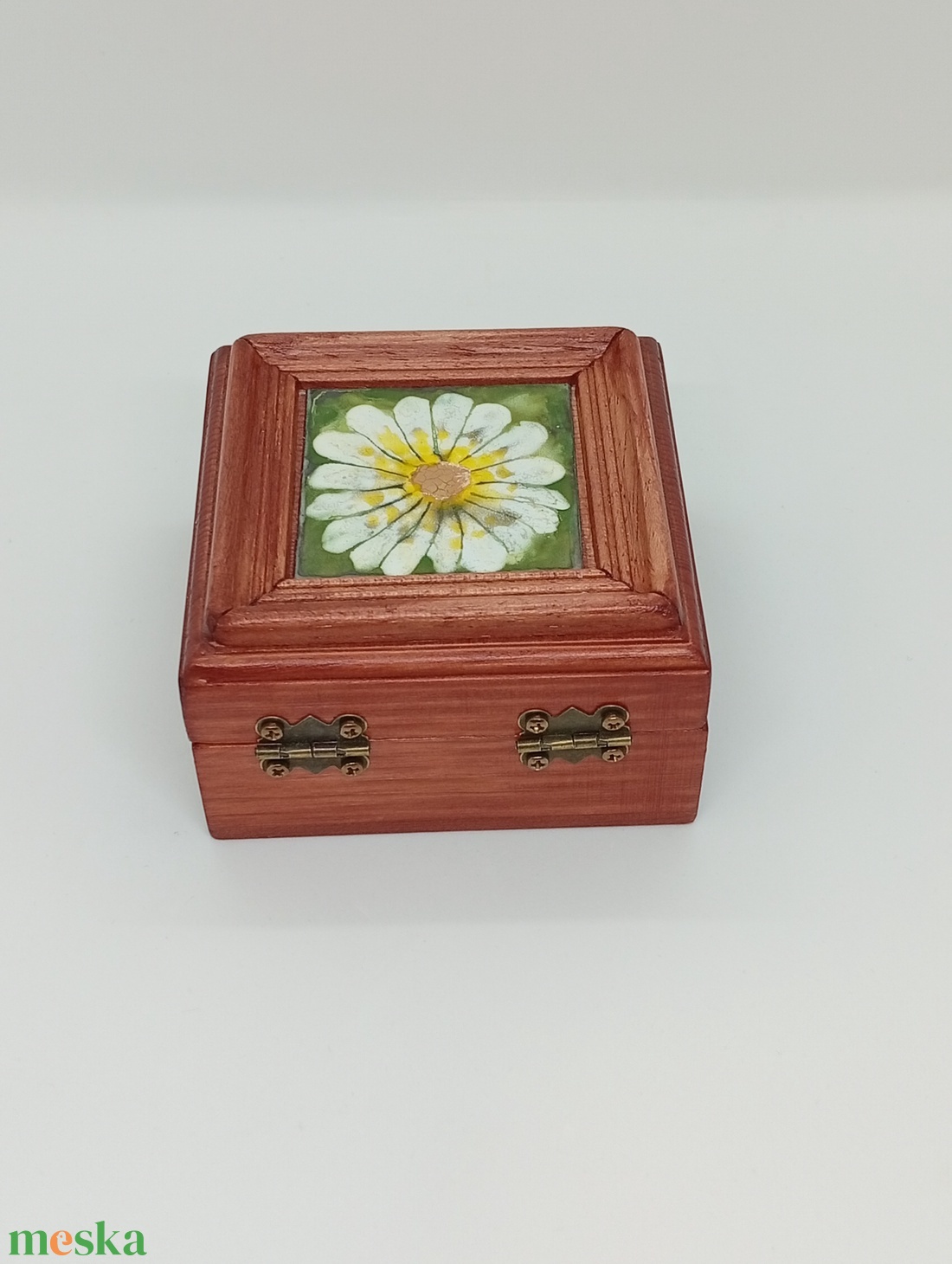 Fa  ékszerdoboz -Margarétás tűzzománc betéttel  - ékszer - ékszertartó - ékszerdoboz - Meska.hu