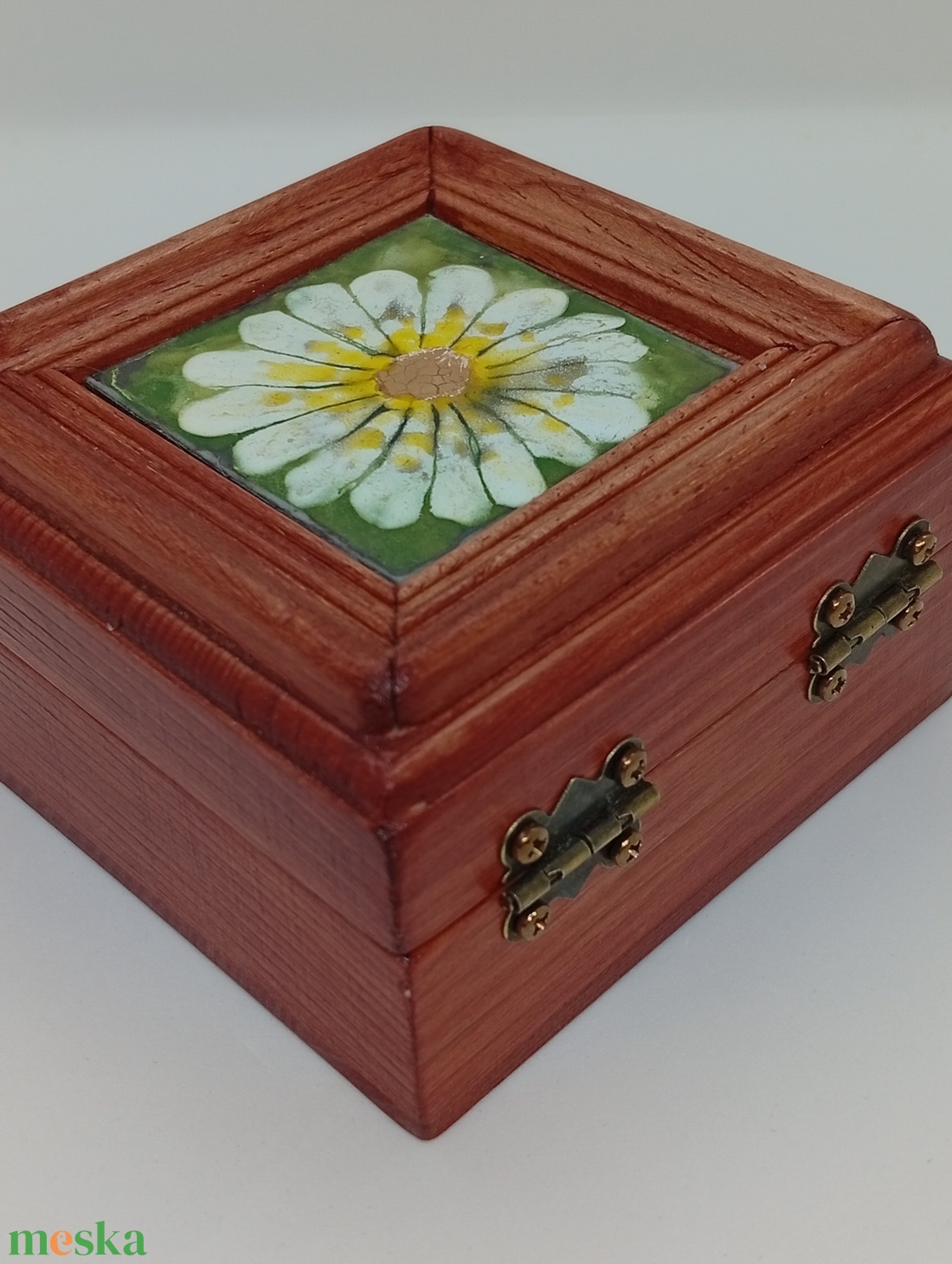 Fa  ékszerdoboz -Margarétás tűzzománc betéttel  - ékszer - ékszertartó - ékszerdoboz - Meska.hu